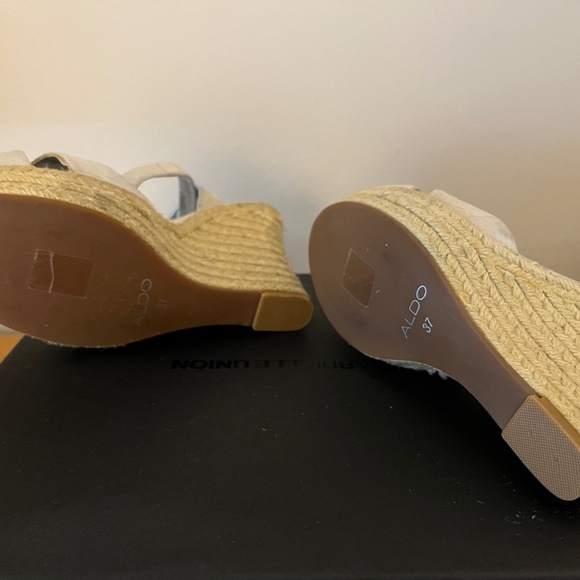 Never Worn ALDO Champagne Shimmer Nubuck Espadrilles - Size 7 - Picture 5 of 7